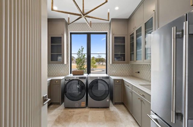 250 Hawthorne LN, Spicewood, TX 78669