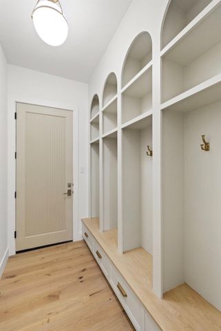 250 Hawthorne LN, Spicewood, TX 78669