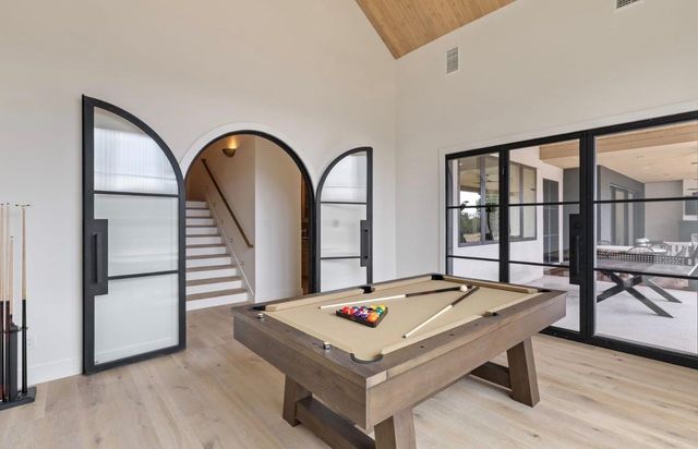 250 Hawthorne LN, Spicewood, TX 78669