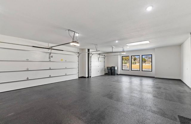 250 Hawthorne LN, Spicewood, TX 78669