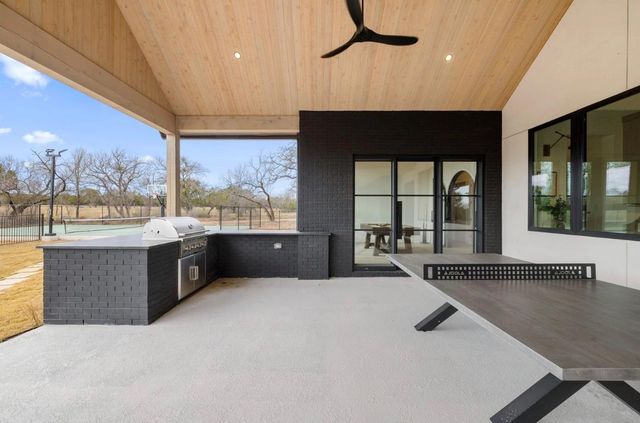 250 Hawthorne LN, Spicewood, TX 78669