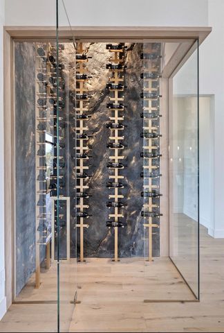 250 Hawthorne LN, Spicewood, TX 78669