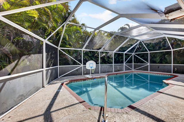 19600 Sea Pines Way, Boca Raton, FL 33498