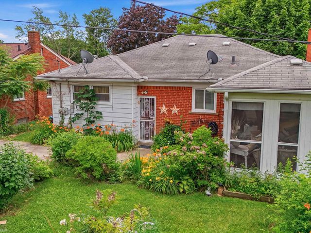 17101 Sprenger Avenue, Eastpointe, MI 48021
