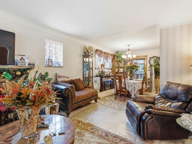 17101 Sprenger Avenue, Eastpointe, MI 48021