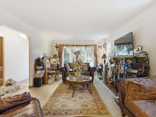 17101 Sprenger Avenue, Eastpointe, MI 48021