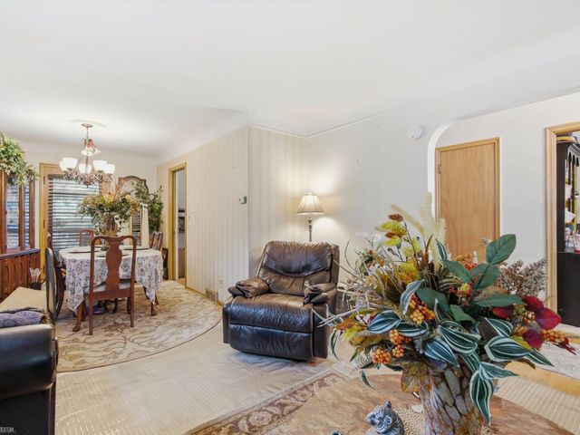 17101 Sprenger Avenue, Eastpointe, MI 48021