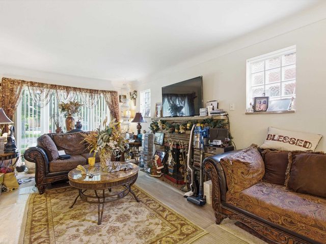 17101 Sprenger Avenue, Eastpointe, MI 48021