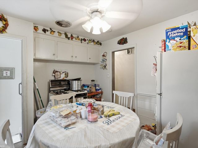 17101 Sprenger Avenue, Eastpointe, MI 48021