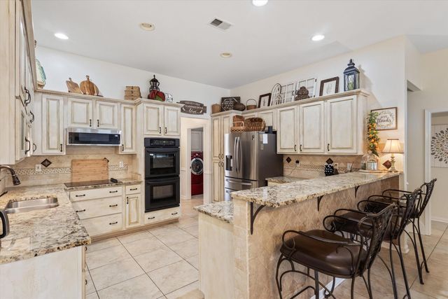 9668 LEEWARD SLOPES DR, Lakeland, TN 38002