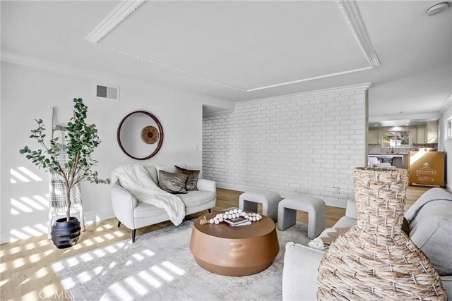 872 Huron, Claremont, CA 91711