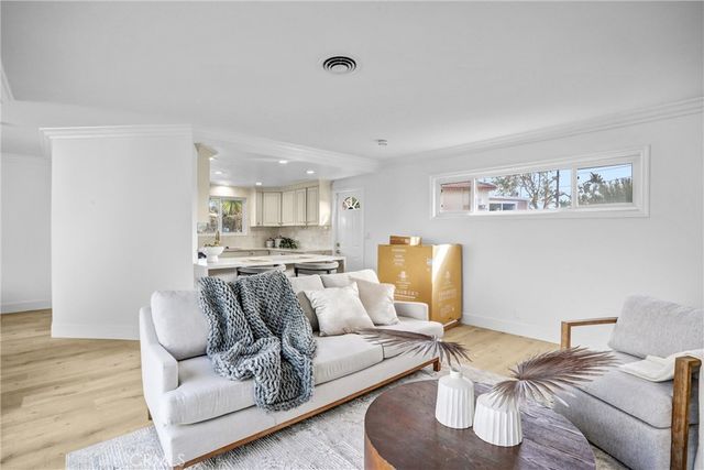 872 Huron, Claremont, CA 91711