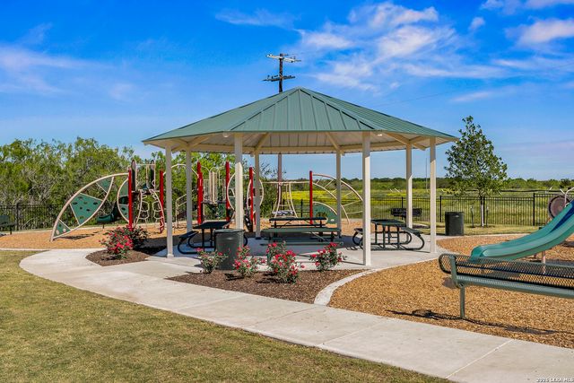 9527 Crestway Road, Converse, TX 78109