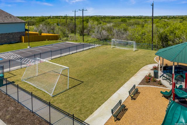 9527 Crestway Road, Converse, TX 78109