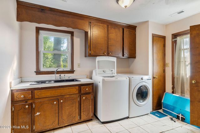 612 W Main Street, Mount Olive, NC 28365