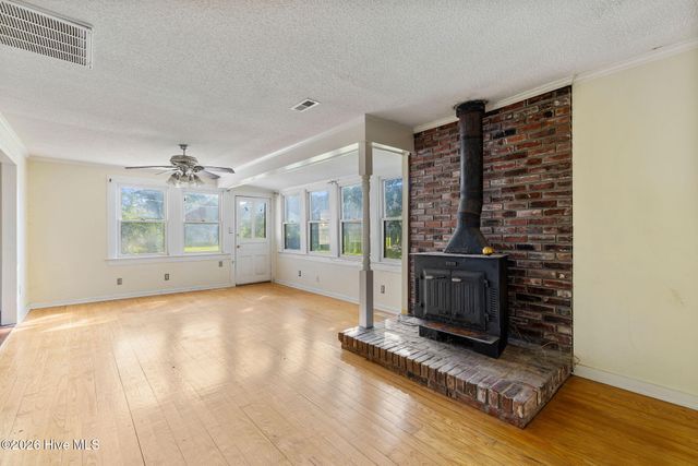 612 W Main Street, Mount Olive, NC 28365