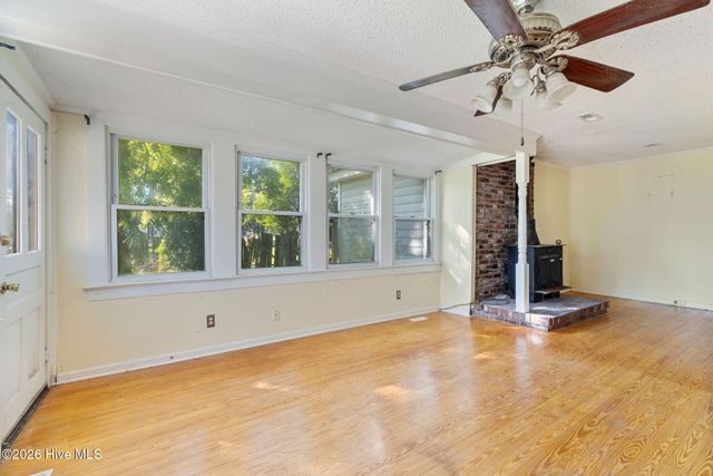 612 W Main Street, Mount Olive, NC 28365