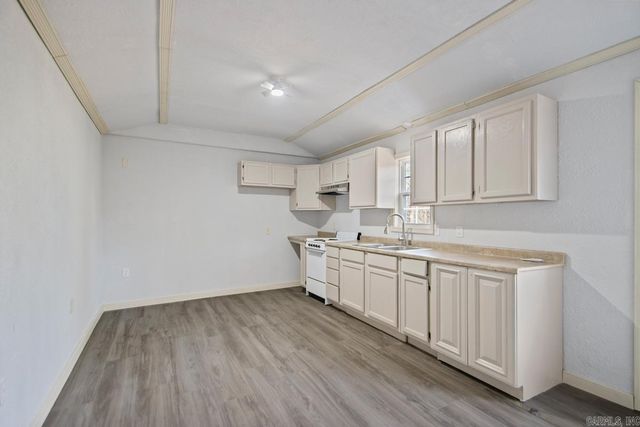 8614 Hicks Rd, Mabelvale, AR 72103