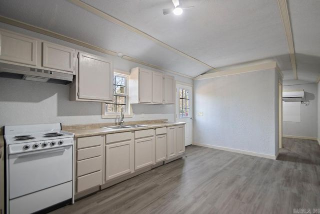 8614 Hicks Rd, Mabelvale, AR 72103