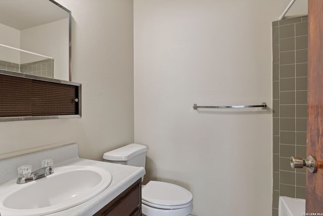 1037 VALLEY FORGE DR, Schertz, TX 78154