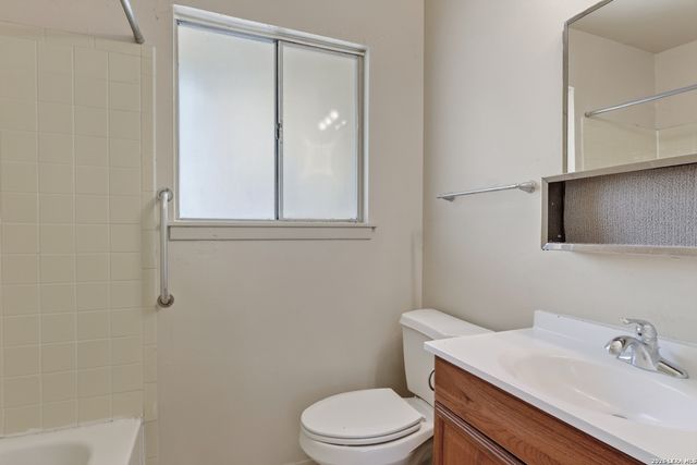 1037 VALLEY FORGE DR, Schertz, TX 78154