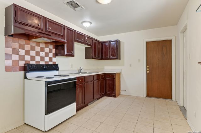 1037 VALLEY FORGE DR, Schertz, TX 78154