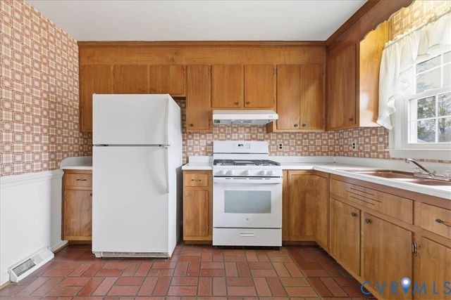 110 Birch Ave, Colonial Heights, VA 23834