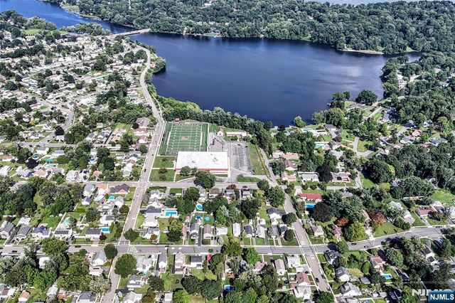 224 Romain Avenue, Pompton Lakes, NJ 07442