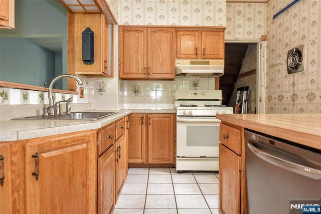 224 Romain Avenue, Pompton Lakes, NJ 07442