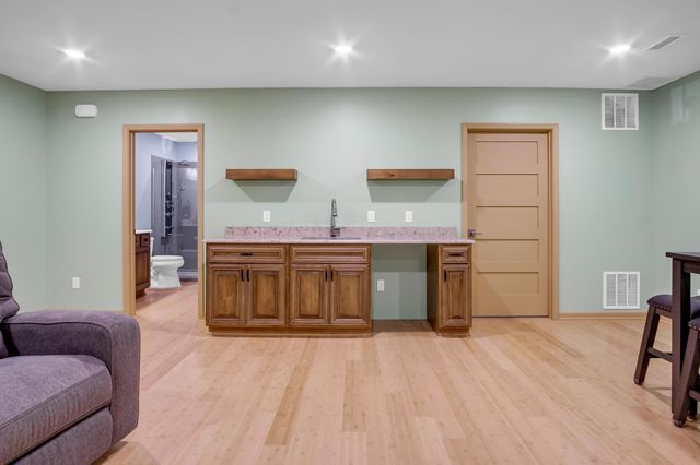 300 Matson St, Newton, KS 67114