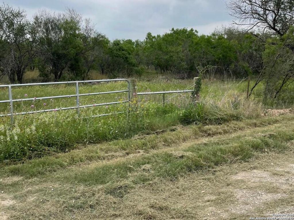 0000 CR 327 Lot 8, Jourdanton, TX 78026