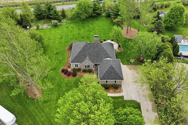 W280N8120 Black Diamond COURT, Hartland, WI 53029