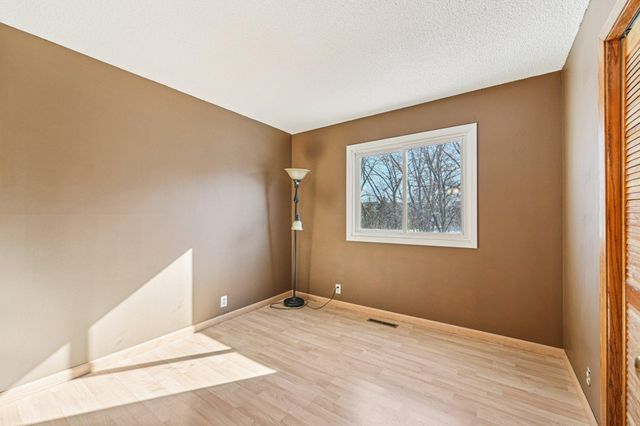 9205 29th Avenue N, New Hope, MN 55427