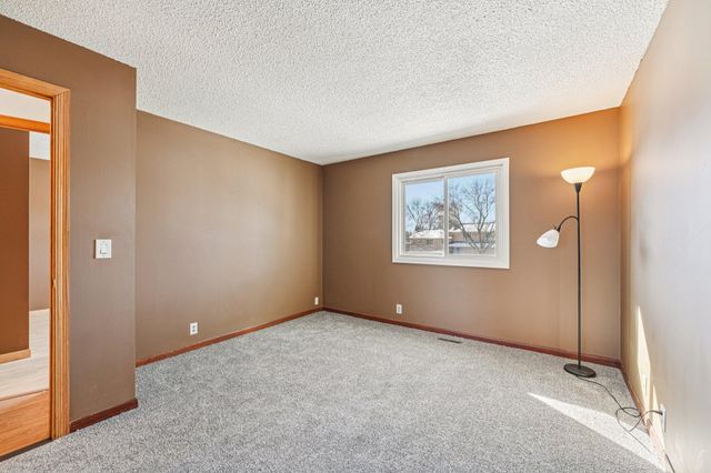 9205 29th Avenue N, New Hope, MN 55427