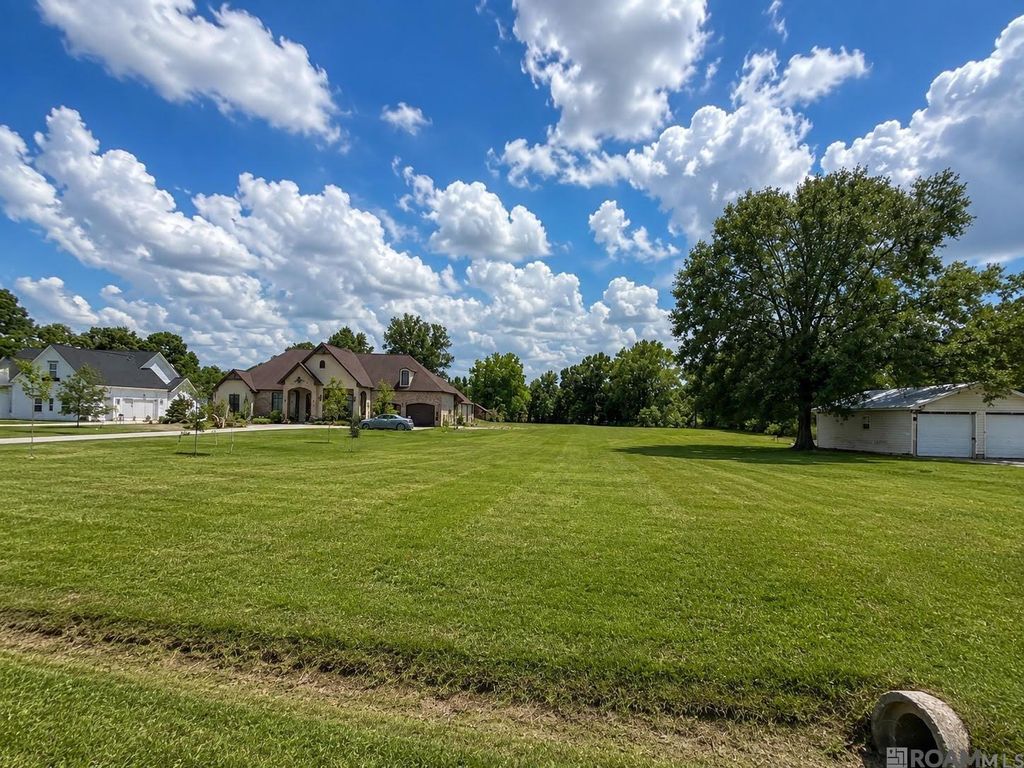 37075 Miller Rd, Prairieville, LA 70769