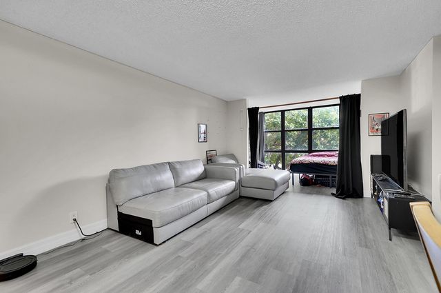 1000 Parkview Drive 306, Hallandale Beach, FL 33009