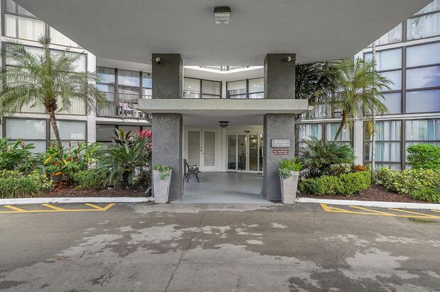 1000 Parkview Drive 306, Hallandale Beach, FL 33009