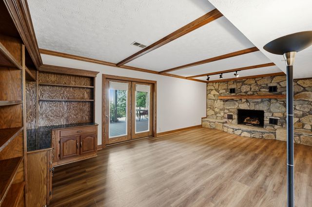 1868 Weisenberger Mill Road, Midway, KY 40347