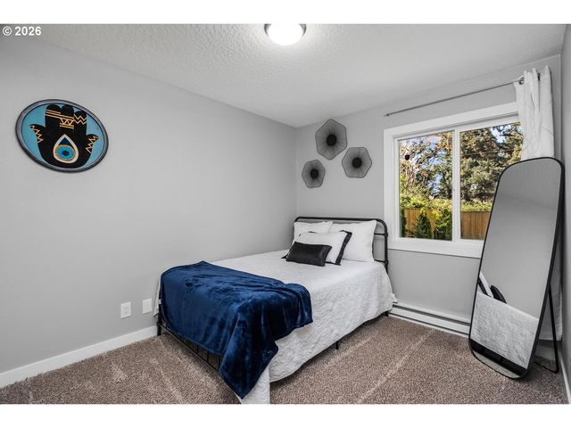 12311 Se RAMONA St, Portland, OR 97236