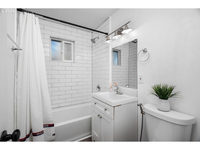 12311 Se RAMONA St, Portland, OR 97236