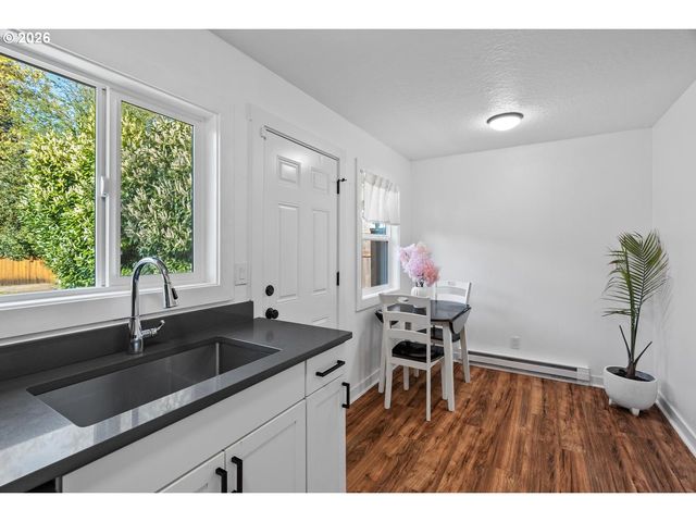 12311 Se RAMONA St, Portland, OR 97236