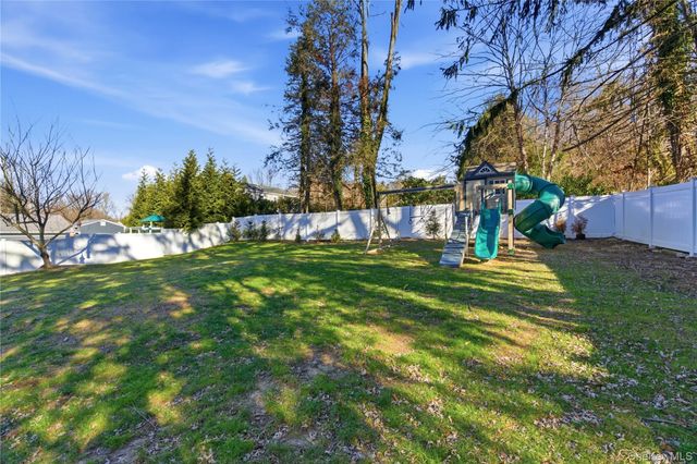 131 Turkey Lane, Cold Spring Harbor, NY 11724