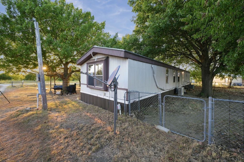 1206 Toby Street, Alvarado, TX 76009 — exterior