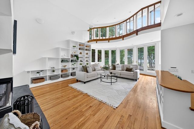 91 Piney Point Rd, Marion, MA 02738