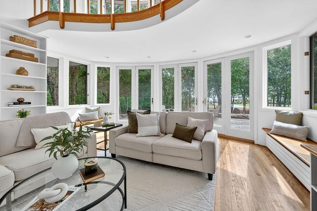 91 Piney Point Rd, Marion, MA 02738