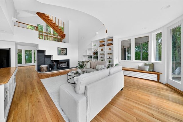 91 Piney Point Rd, Marion, MA 02738