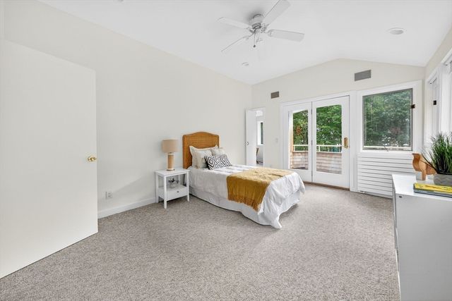 91 Piney Point Rd, Marion, MA 02738