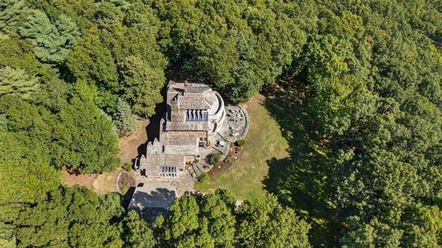 91 Piney Point Rd, Marion, MA 02738