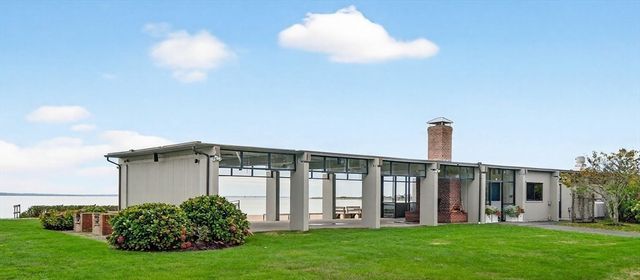 91 Piney Point Rd, Marion, MA 02738