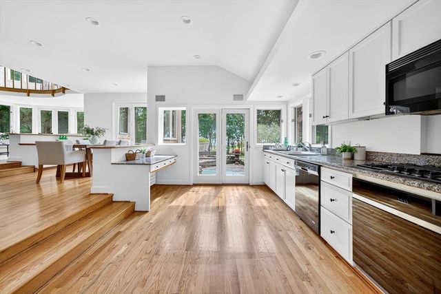 91 Piney Point Rd, Marion, MA 02738